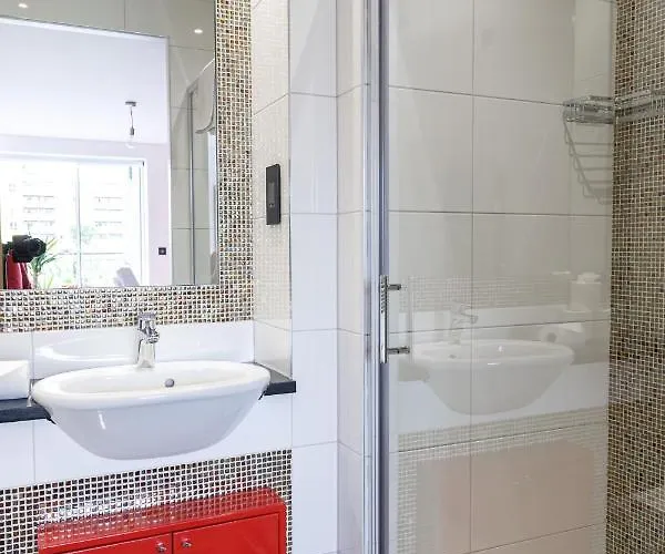 The Curve, Millennium Tower