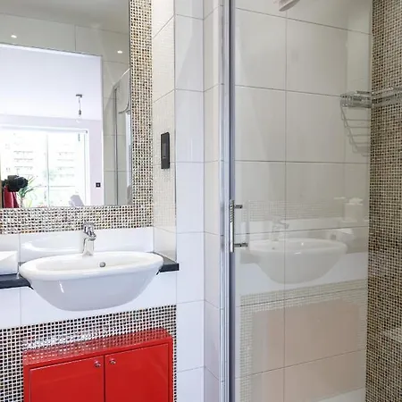 The Curve, Millennium Tower