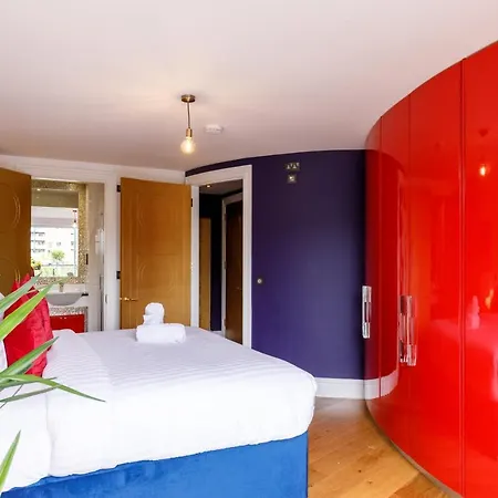 The Curve, Millennium Tower Lejlighed