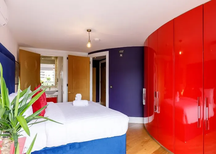 The Curve, Millennium Tower Lägenhet